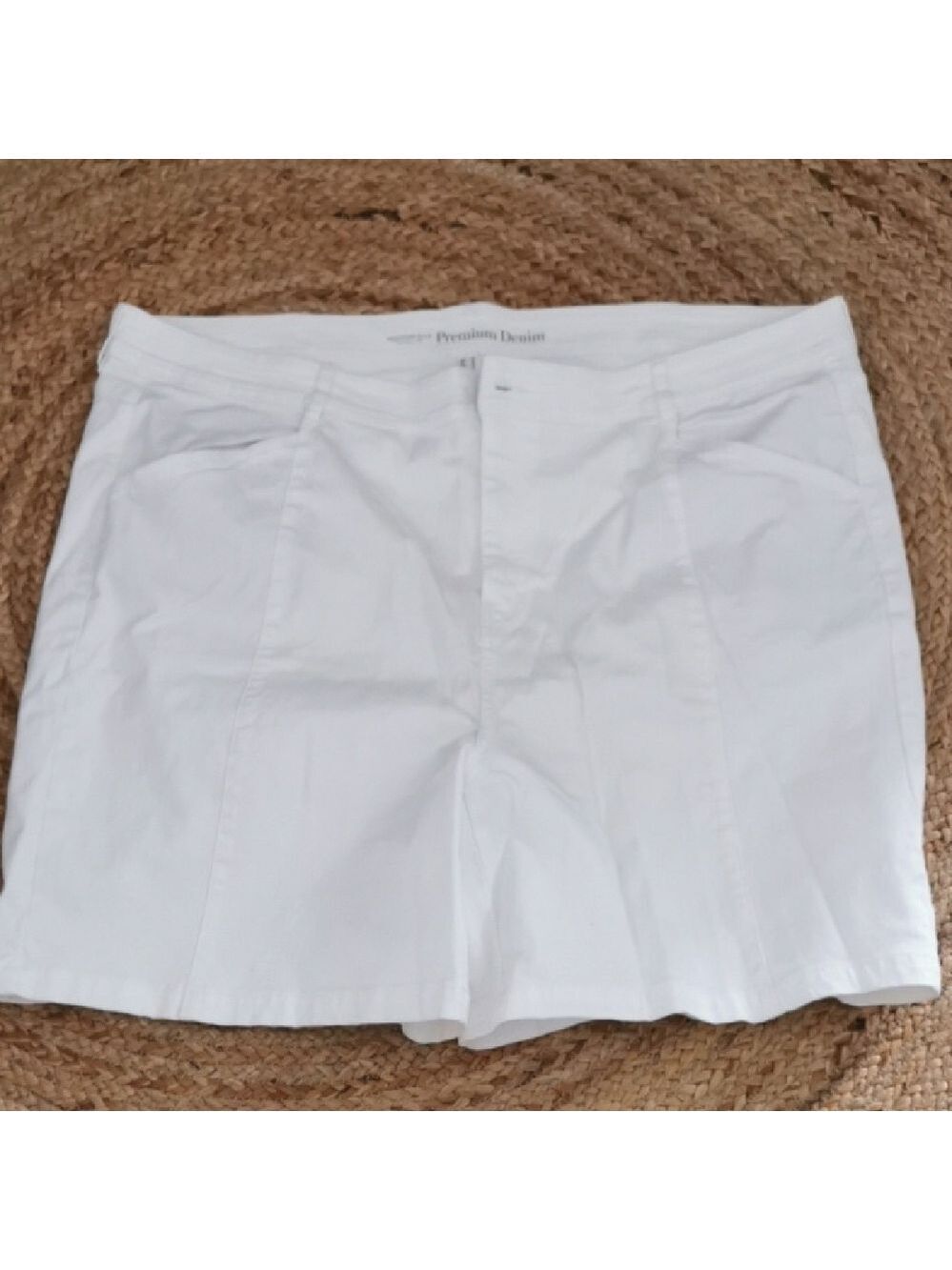 Womens Addition Elle White Premium Denim White Summertime Jean Shorts. Size 28